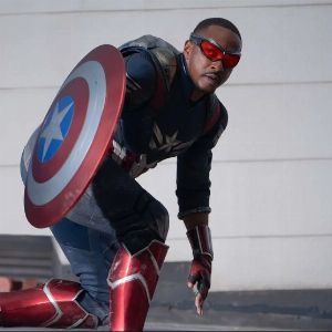 Captain America : Anthony Mackie réagit aux critiques après ses déclarations controversées