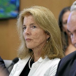 "Caroline Kennedy attaque violemment son cousin Robert Kennedy Jr. avant son audition au Sénat"