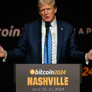 "Coinbase : Trump's Campaign Director and Former Senator Join Crypto Exchange Board"