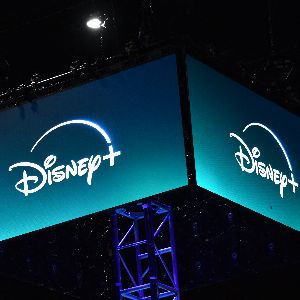 "Disney+ chamboule le cinéma en France : les films disponibles plus rapidement après leur sortie en salle!"