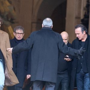 "Hommage à Bertrand Blier : les gestes émouvants d'Albert Dupontel et Jean Dujardin, Vincent Perez discret... Retour en images sur la cérémonie"