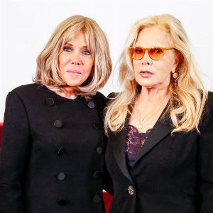 "Incroyable duo de choc : Brigitte Macron et Sylvie Vartan font sensation à la Fashion Week, leurs looks identiques font le buzz !"