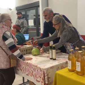 "Incroyable : un petit village des Hautes-Alpes révolutionne l'épicerie avec un concept participatif unique"