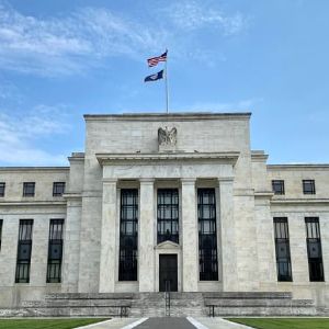 "La Fed décide de maintenir inchangés ses taux aux USA, malgré les pressions de Trump"