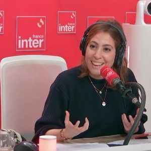 "Léa Salamé sous le charme : Réalisateur célèbre éveille les sens en direct"