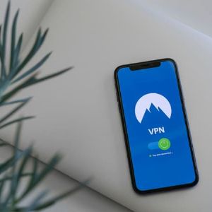 "NordVPN révolutionne la navigation avec NordWhisper !"