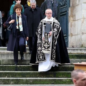 "Scandale aux obsèques de Bertrand Blier : l'hommage du prêtre qui a fait rire le défunt"