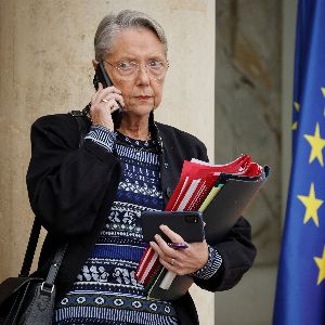 "Scandale : élève sans papiers arrêtée au collège en Moselle, réaction d'Élisabeth Borne"