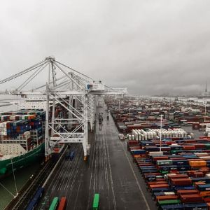 "Alerte grèves : ports français paralysés, transporteurs sous pression"