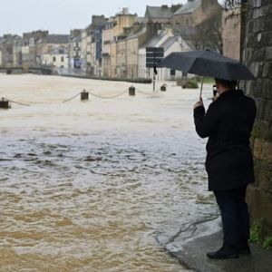 "Alerte météo : pic historique des crues attendu demain, trois départements en vigilance rouge"