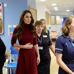 Découvrez le prix incroyable de la robe Zara portée par Kate Middleton pour sa première sortie officielle post-rémission !