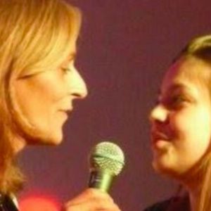 "Emotion garantie : Louane honore sa mère décédée à l'Eurovision 2025"