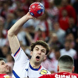 "Incroyable ! Les Bleus échouent encore en demi-finale du Mondial de hand après leur déconvenue aux JO"