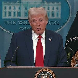 "Le crash aérien de Washington : Trump blâme la diversité pour l'accident"