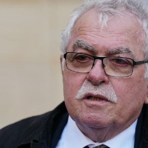 Le député communiste André Chassaigne, une figure emblématique de l'Assemblée nationale, quitte ses fonctions pour un nouveau mandat local.