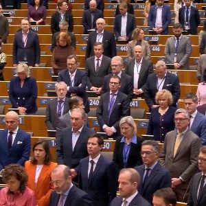 "Scandale au Parlement européen : un député d'extrême droite perturbe la minute de silence pour l'Holocauste"