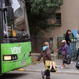 "Scandale : renvoyé pour avoir protégé les enfants en les déposant chez eux !"