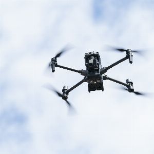 Un homme condamné à une amende record pour avoir piloté un drone en état d'ivresse en Suède